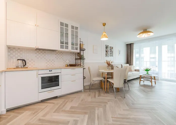 Golden Azzure By Grand Apartments