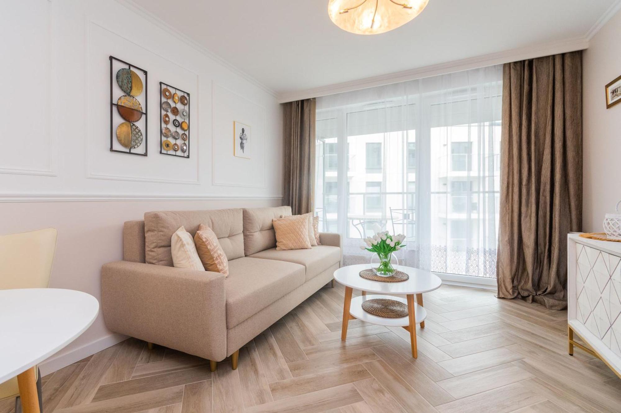 Golden Azzure By Grand Apartmán